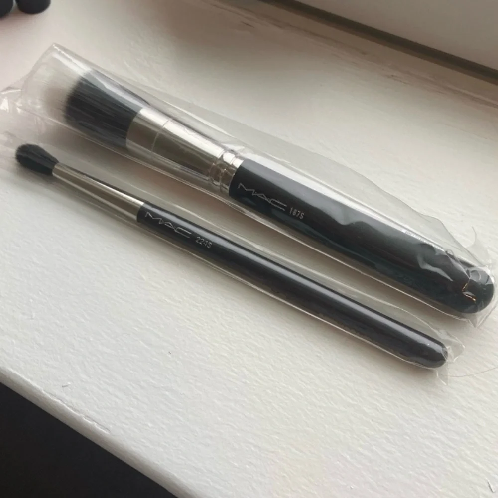 MAC Brush 224S Tapered Blending Brush - NWT